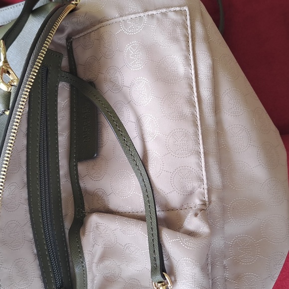 Michael Kors Olive Green Leather Shoulder/ Crossbody Bag Excellent Used Cond. - Picture 15 of 15